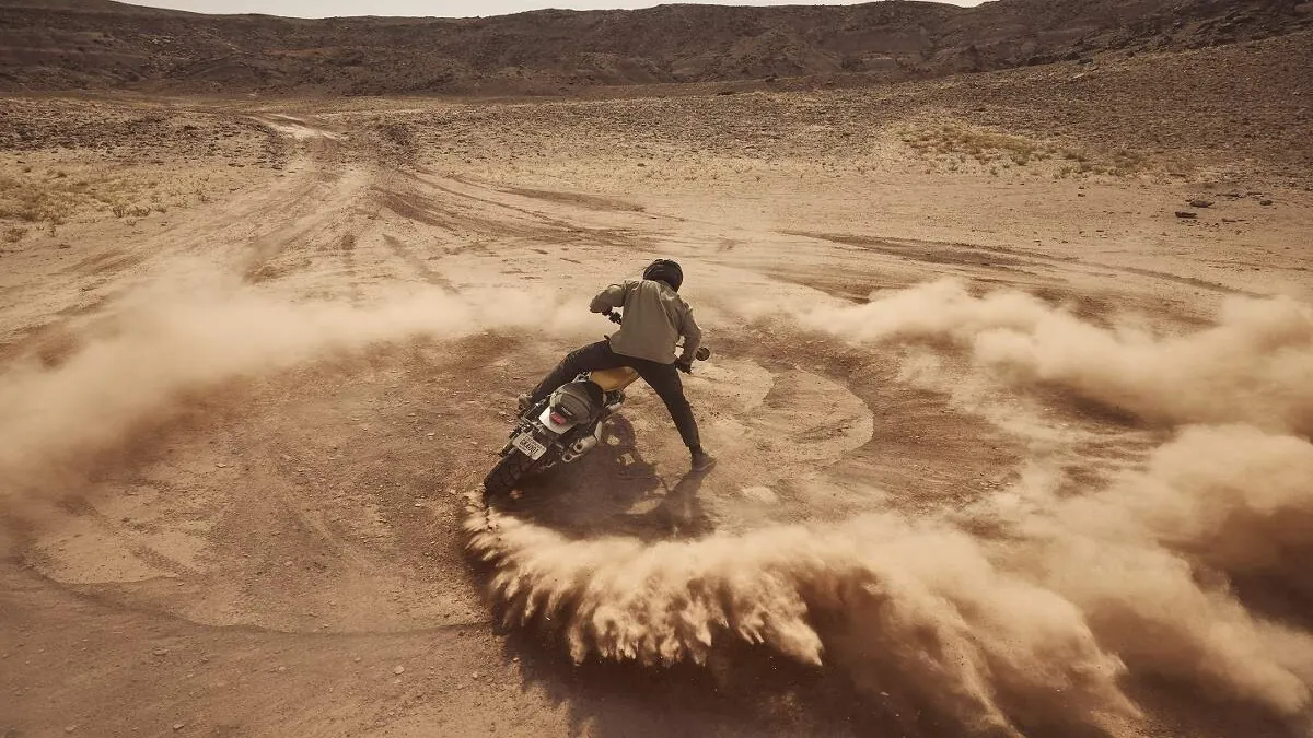 A nova Triumph Scrambler 900 para 2026 é acelerada por nós