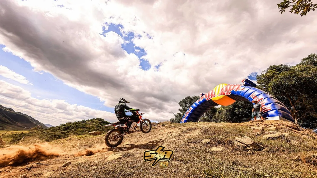 Abertura do MotoClimbBrasil em Socorro com show de Roel Geurts