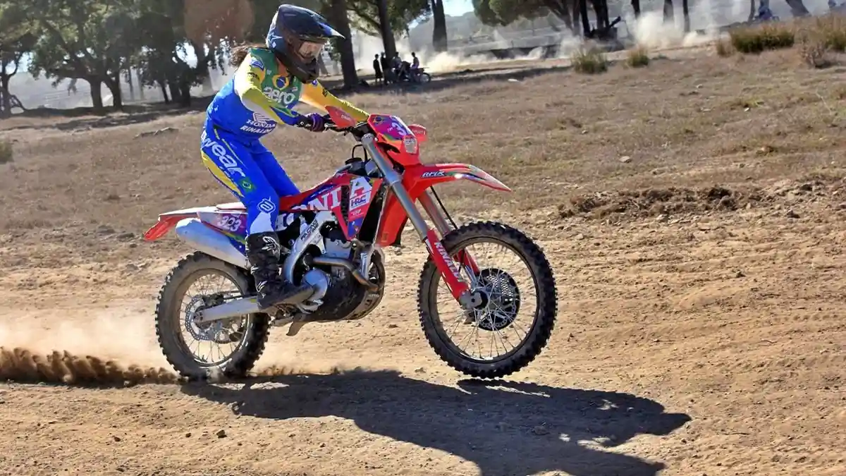 Bárbara Neves representa Brasil em Enduro