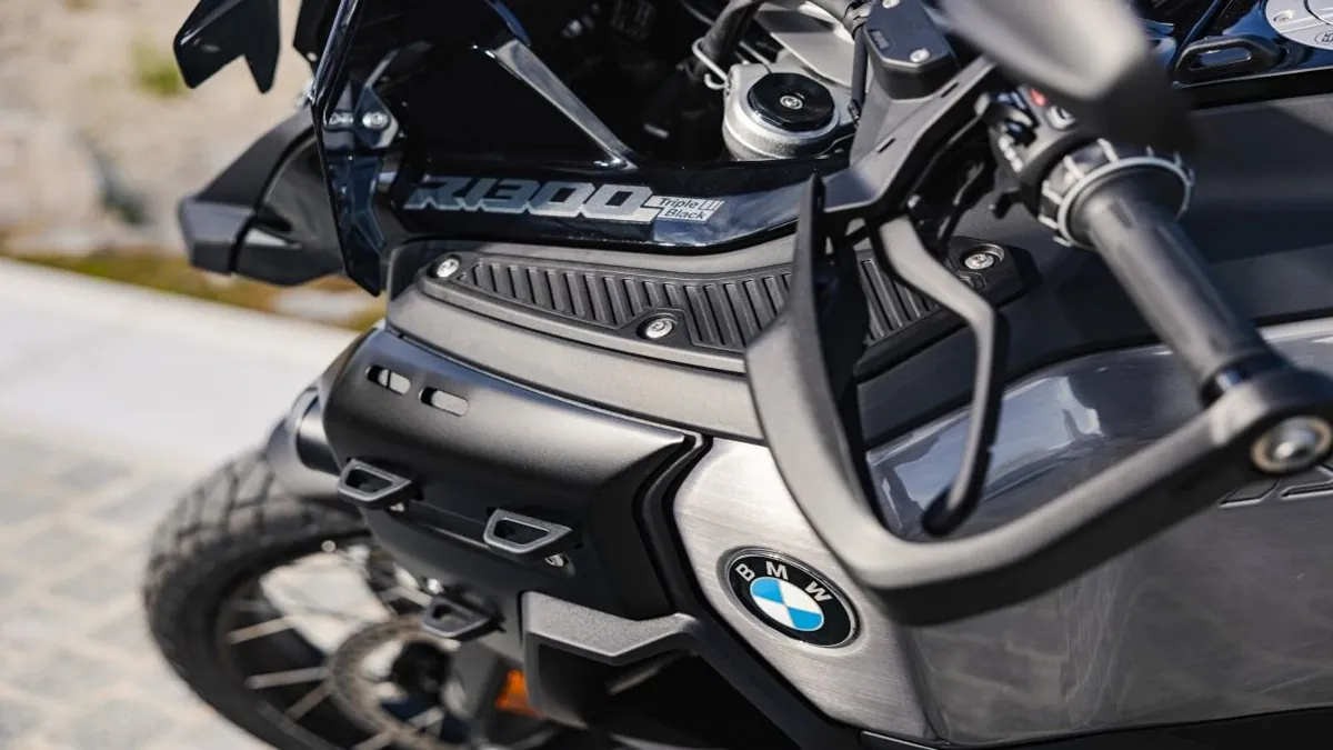 BMW Aventureira recebe nova versão com mais recursos e estilo escuro