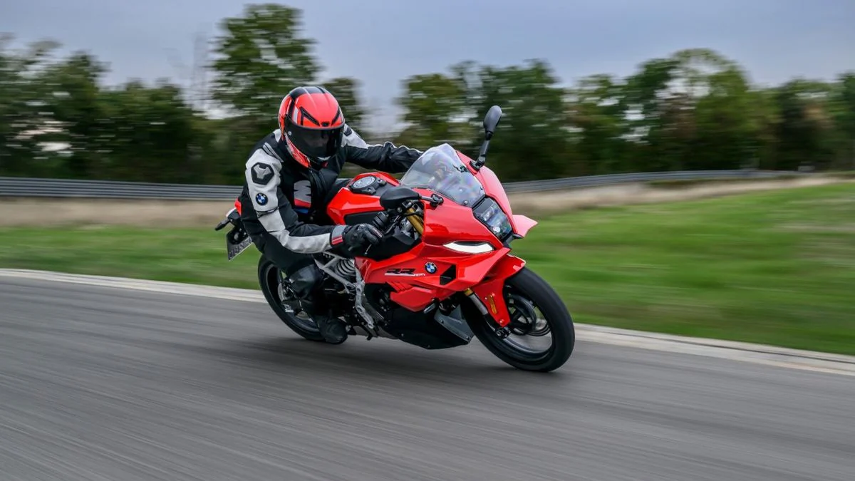 BMW lança F 450 RR esportiva leve e potente