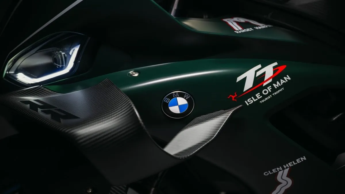 BMW lança versão especial da Esportiva em homenagem aos 115 anos do TT da Ilha de Man