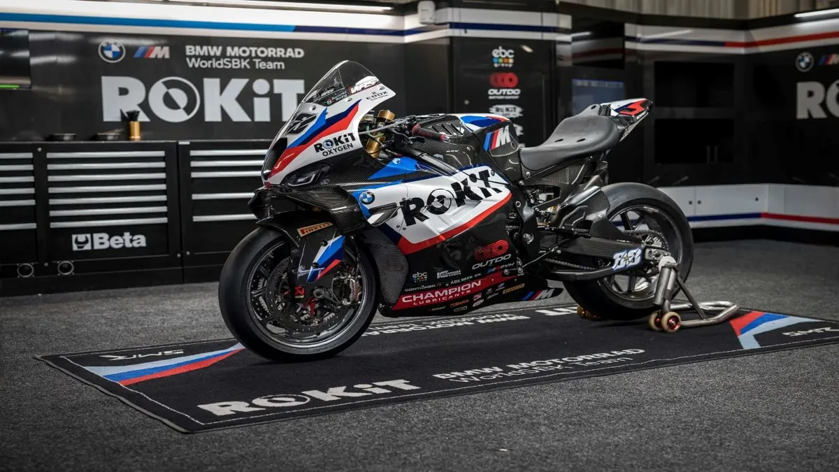 BMW Motorrad WorldSBK 2026: A jornada pelo Hat-Trick em branco e estilo MotoGP