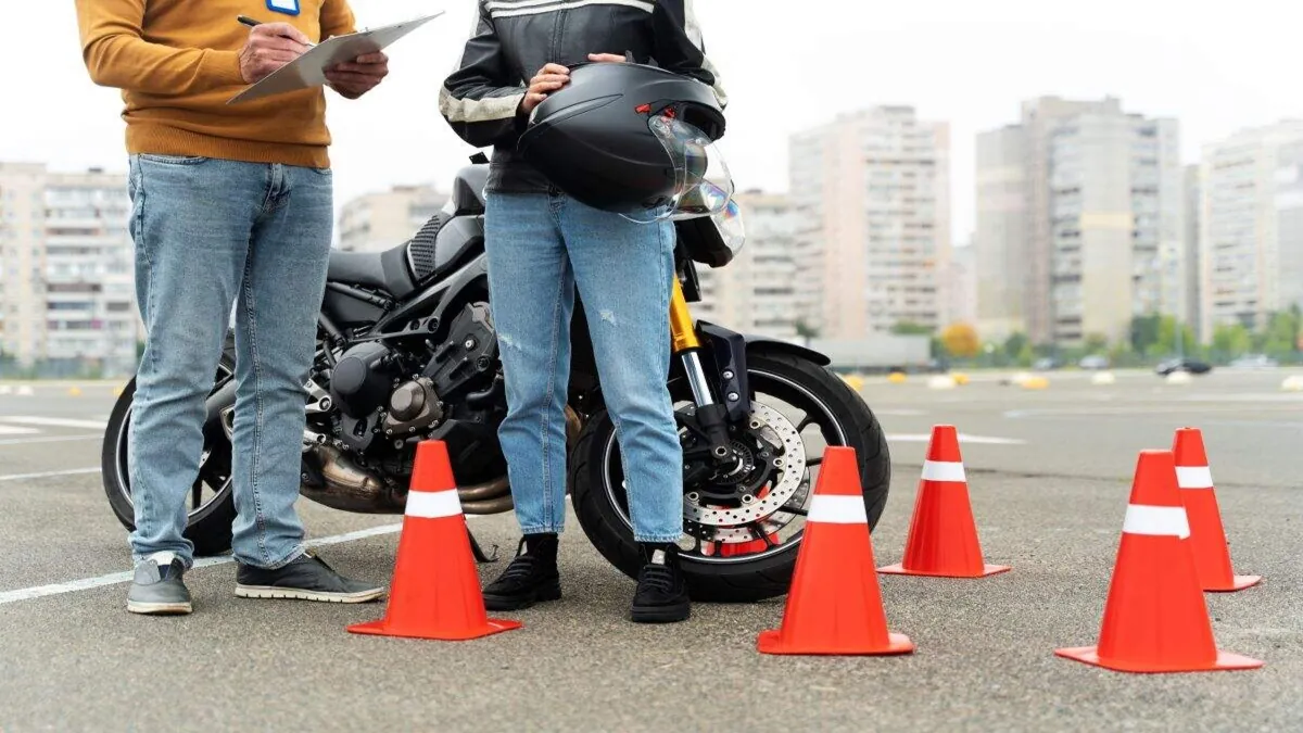 CNH de moto sem aulas obrigatórias: o fim das autoescolas?