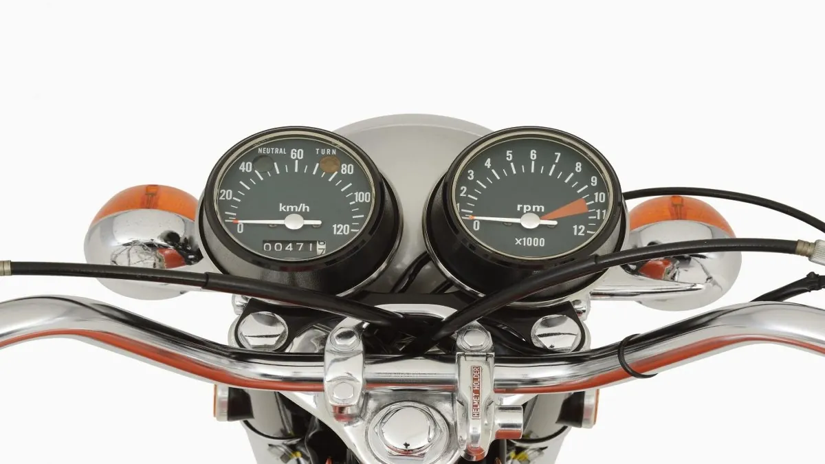 Da escola ao cockpit: a experiência tátil dos painéis de motos