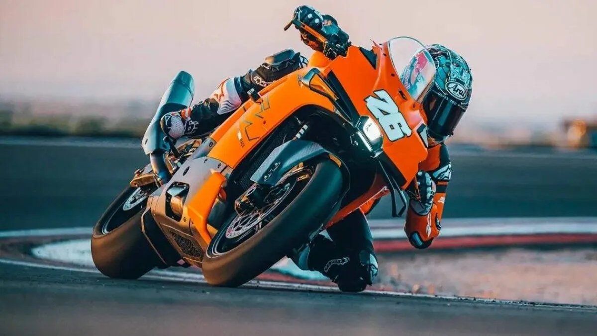 Dani Pedrosa apresenta a KTM 990 RC R, a superesportiva do MotoGP