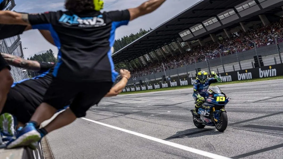 Diogo Moreira conquista GP da Áustria na Moto2 e mantém chances no campeonato