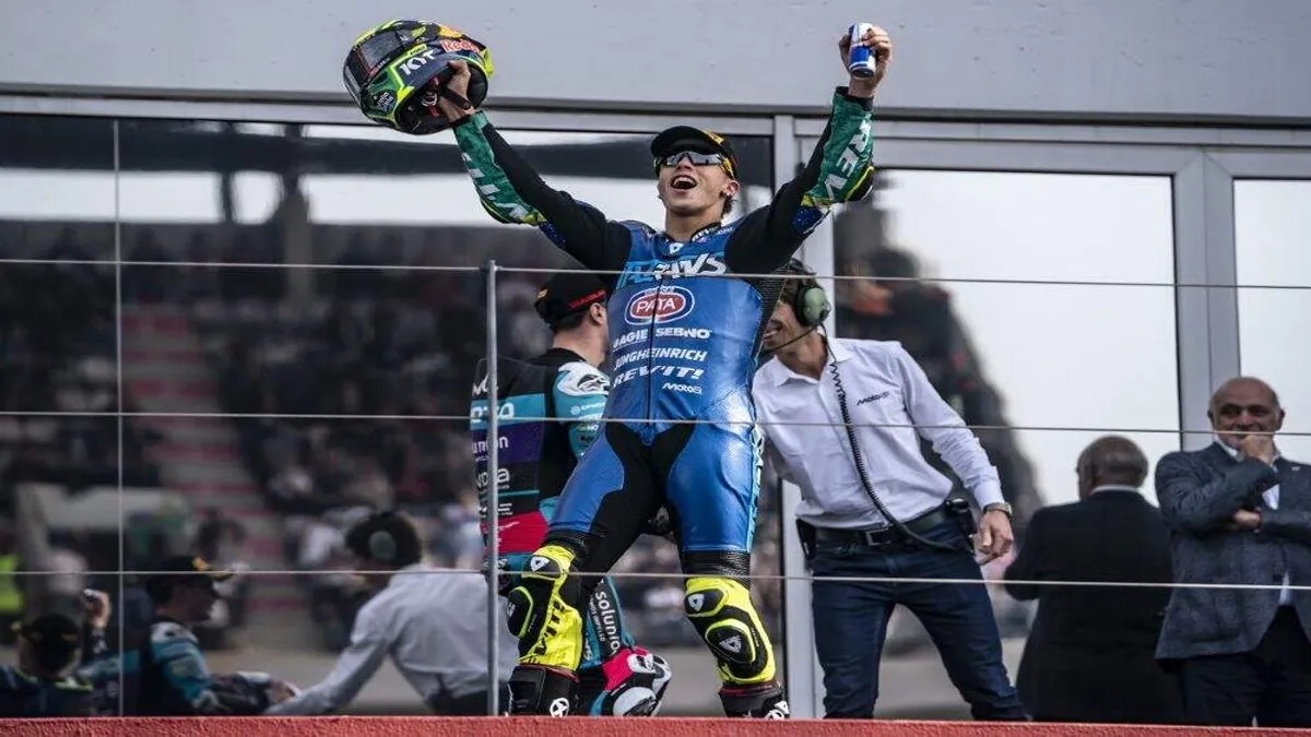 Diogo Moreira conquista vitória em Portimão e se aproxima do título da Moto2
