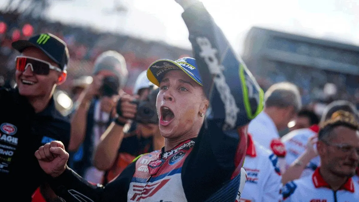 Diogo Moreira sobe no pódio da MotoGP Japão