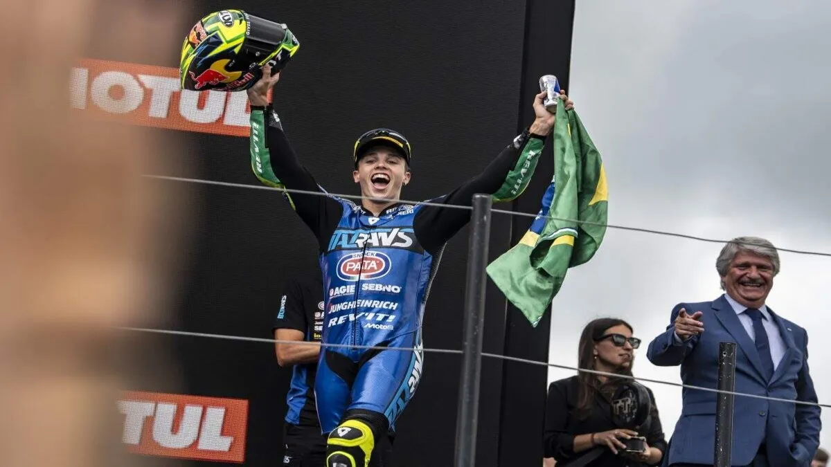 Diogo Moreira traz a primeira vitória do Brasil na Moto2