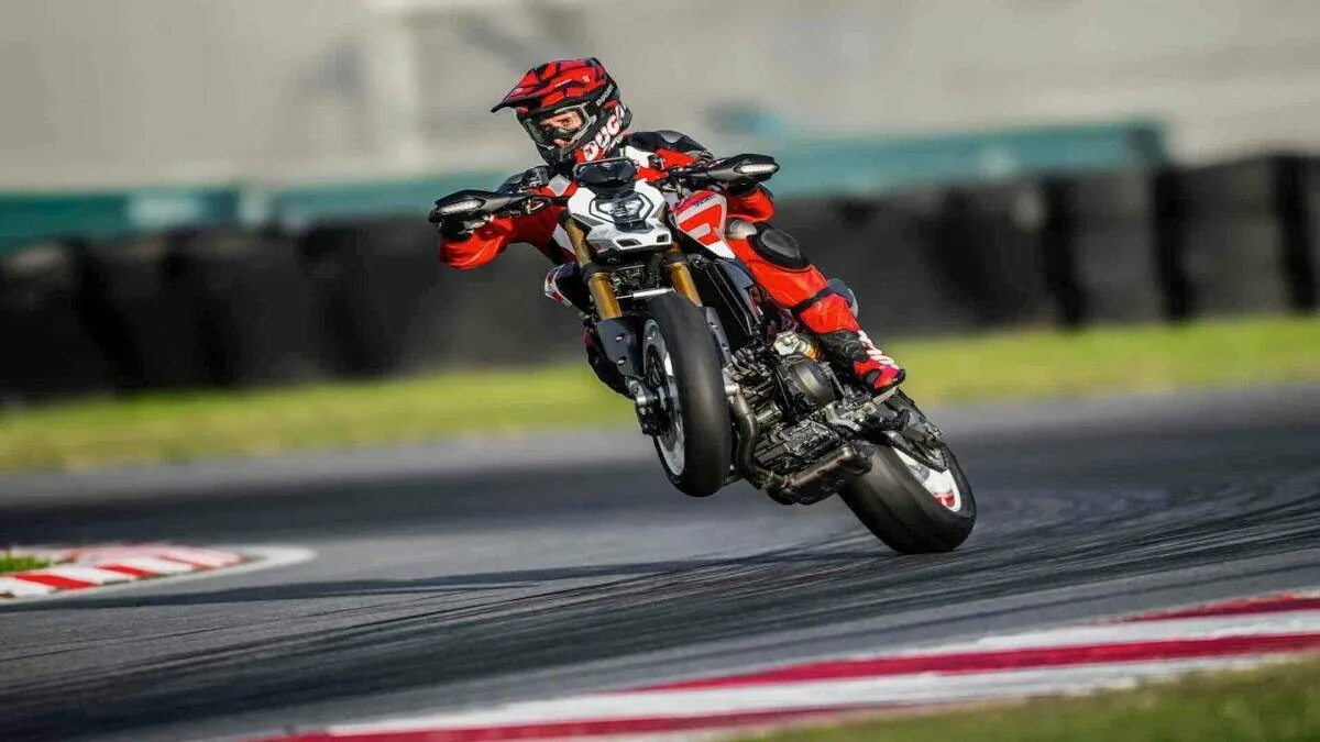 Ducati Hypermotard V2 ganha mais força e reduz peso significativamente