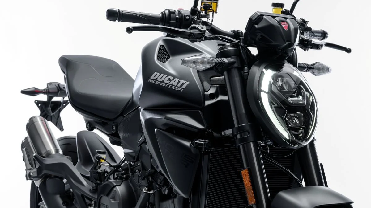 Ducati lança Monster Dark preta e potente