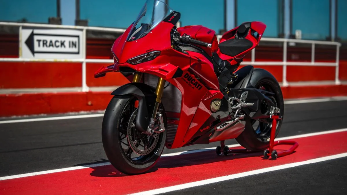 Ducati lança Panigale V4 mais potente para pistas