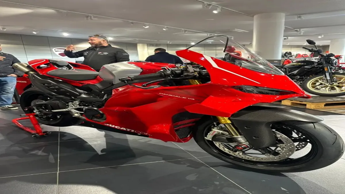 Ducati Panigale V4 R 2026: a máquina de 330 km/h que domina o asfalto