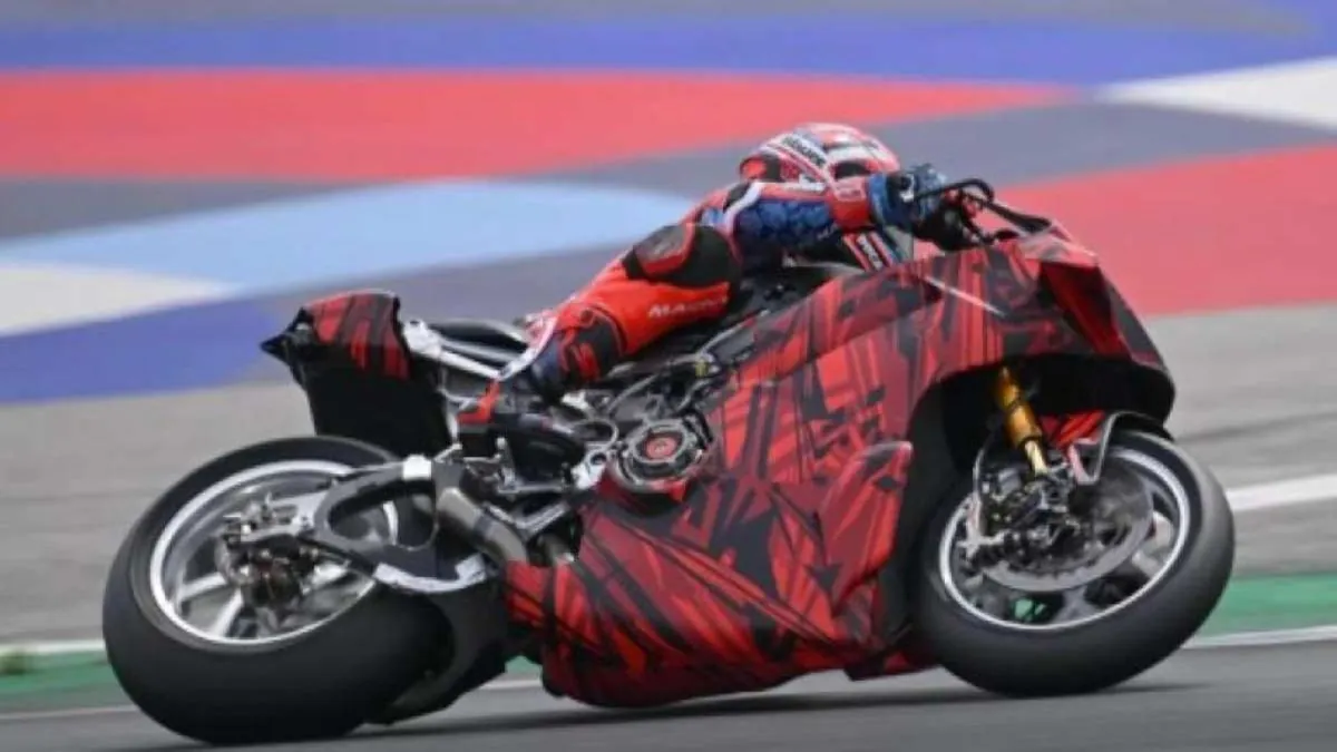 Ducati Panigale V4 R 2026: nova máquina italiana já em ação no SBK