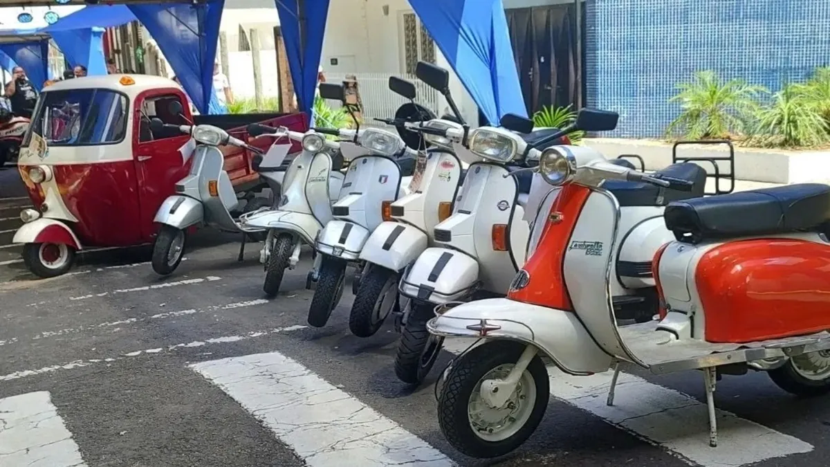 Encontro de Vespas e Motos Antigas em São Pedro (SP)