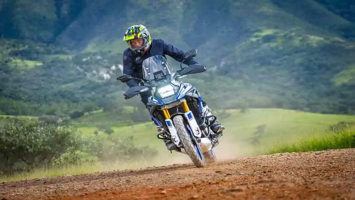 Habilidades off-road aprimoram sua capacidade como motociclista urbano.