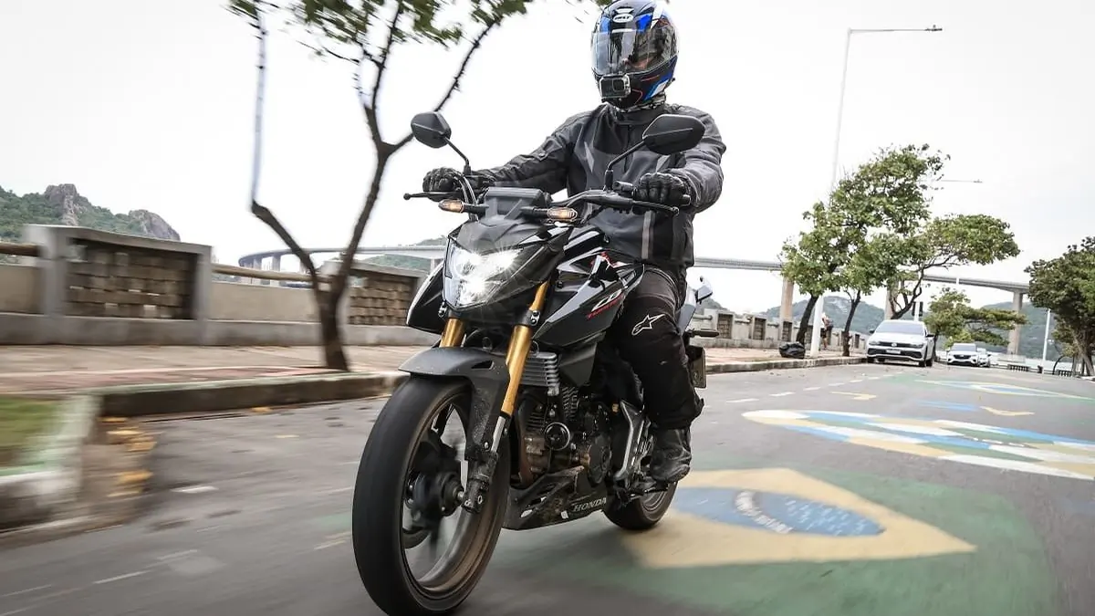Honda CB300F Twister testada na cidade e estrada