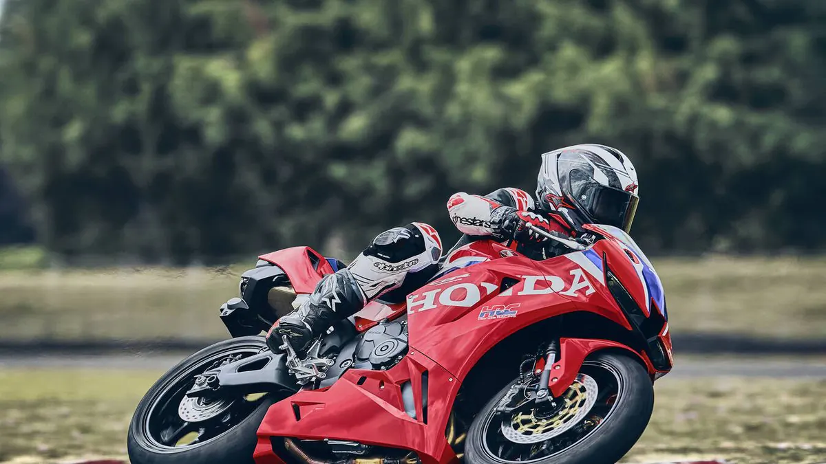 Honda lança CBR600RR 2027 com mudanças visuais