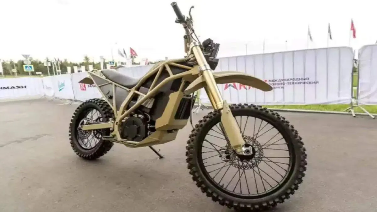 Kalashnikov Izh Enduro: A moto russa, mistura de guerra e trabalho