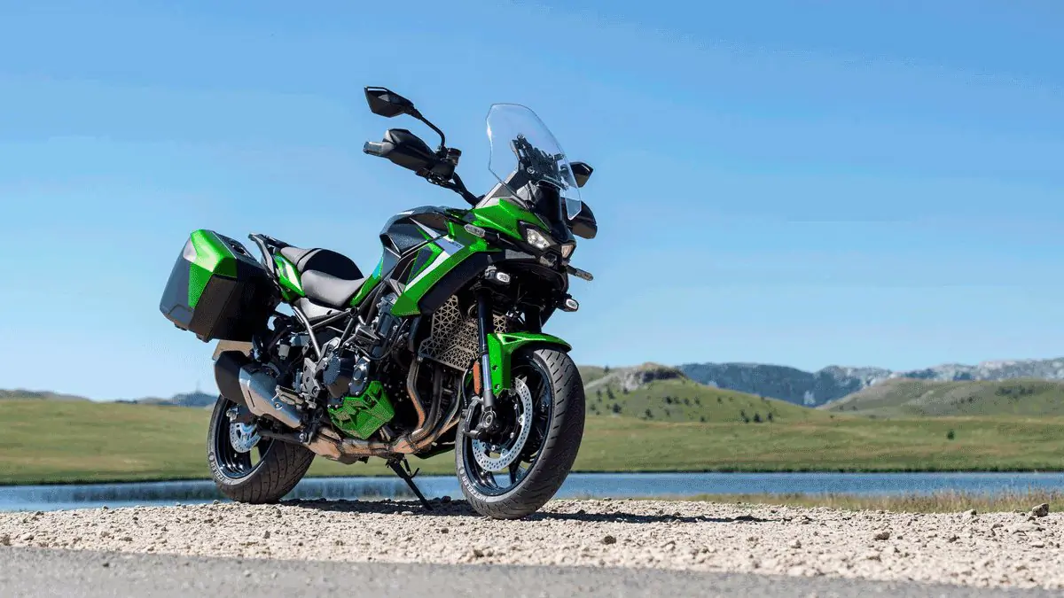 Kawasaki lança Versys 900 agora com estilo