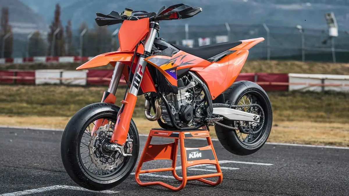 KTM 450 SMR 2026: O padrão de qualidade em Supermotos de elite