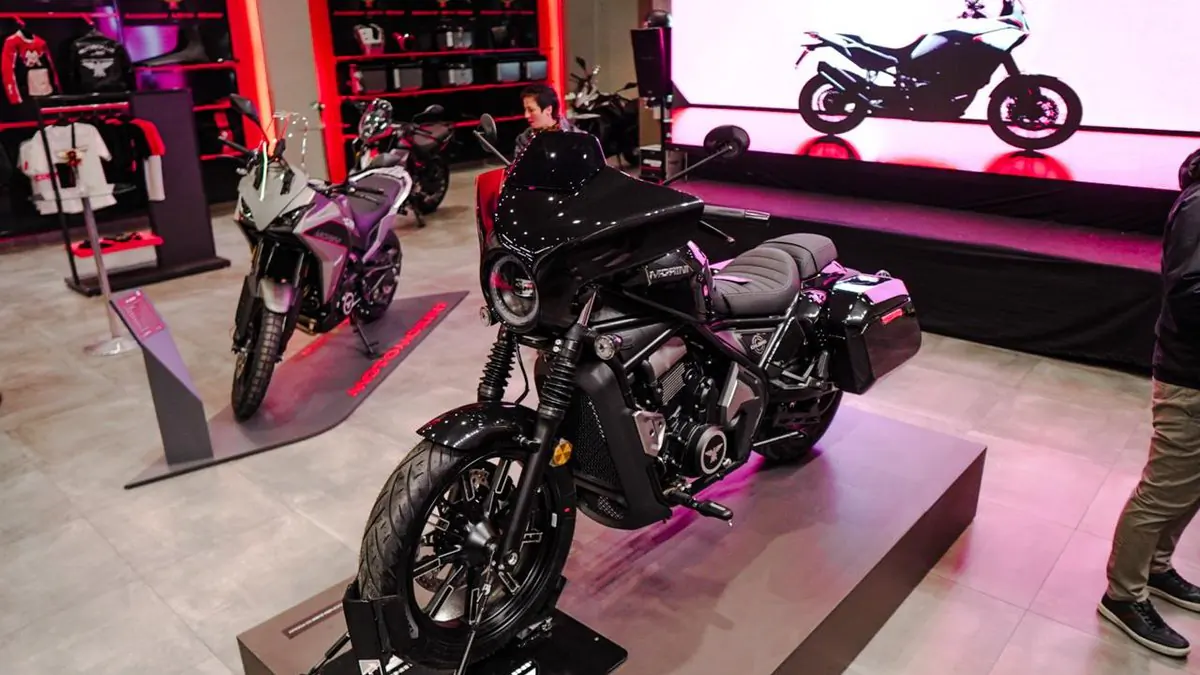 Motociclistas renovam seguro de moto em massa