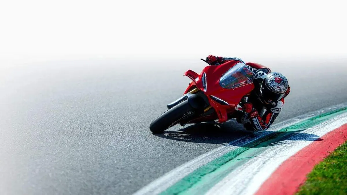 Nova Ducati Panigale V4 desembarca no Brasil com 216 cv e legado MotoGP