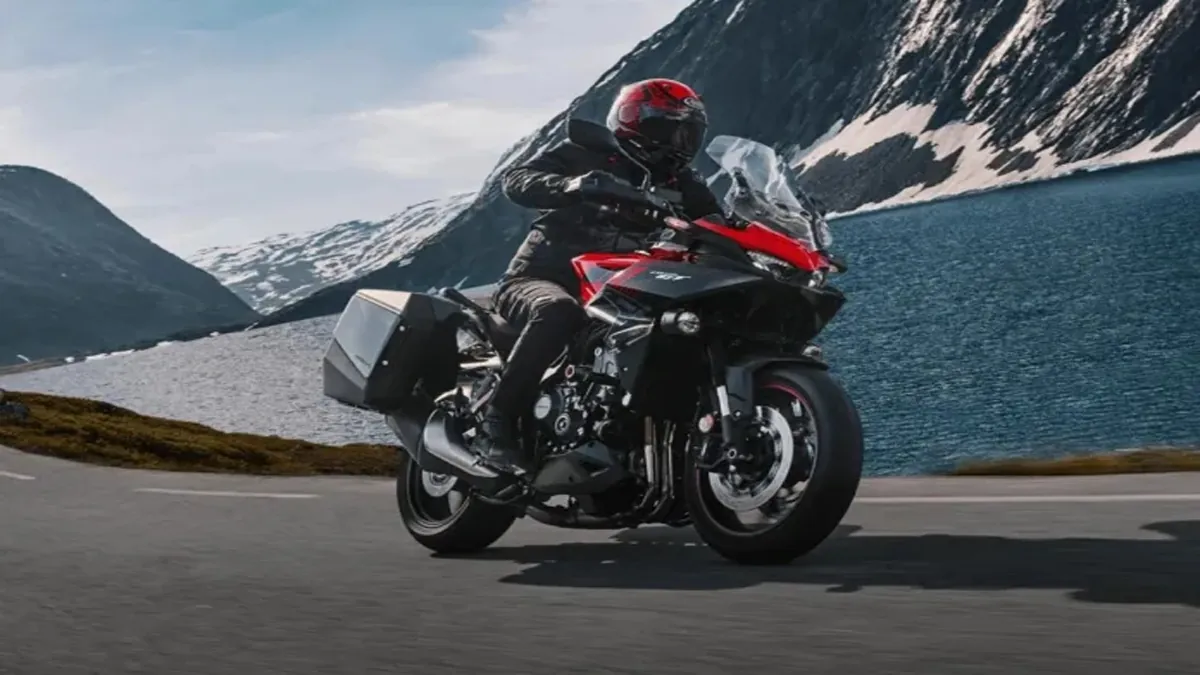 Nova Honda CB1000GT 2026: a sport-touring com potência Fireblade