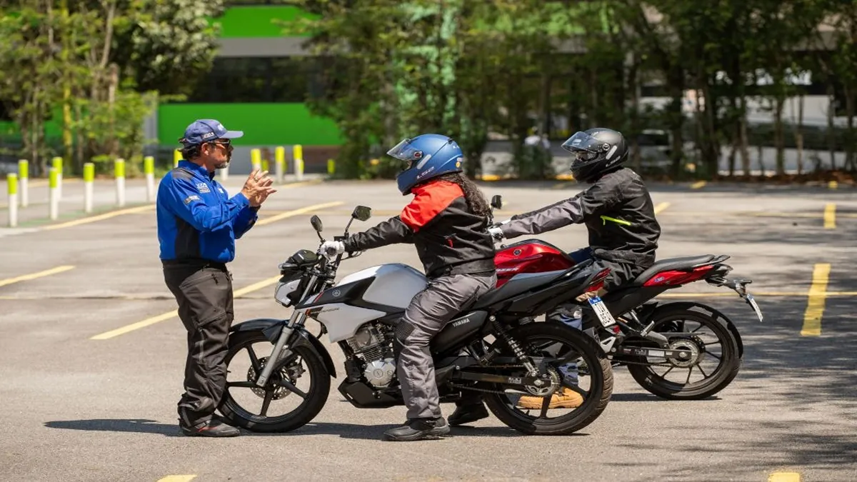 Orientações para viagens de moto no Carnaval: cuidados na estrada