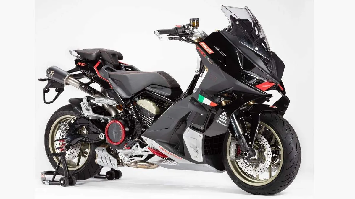 QJMotor 700 Dragster: a surpreendente evolução do scooter 75 cv