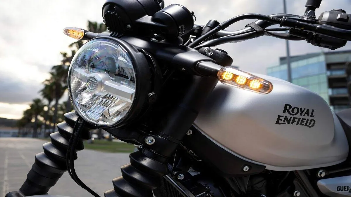 Royal Enfield Guerrilla 450 chega ao Brasil a partir de R$ 28.990