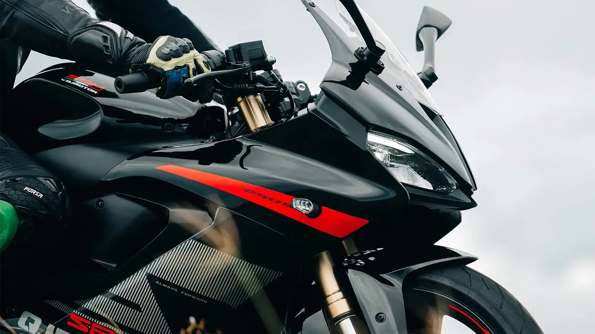 SBM 250s chega ao Brasil; descubra preços e informações da nova moto