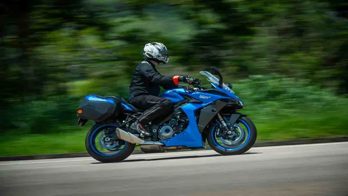 Suzuki GSX-S1000GT 2026: a união da pista com a longa estrada