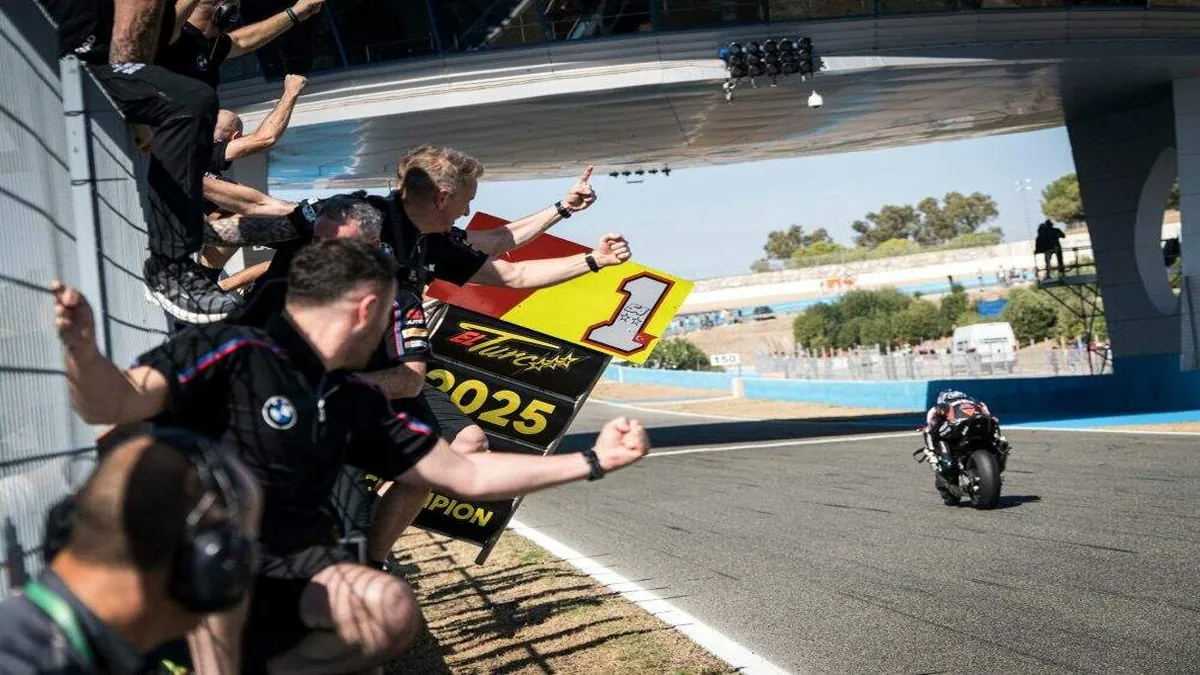 Toprak Razgatlioglu se despede do WorldSBK após conquistar o tri