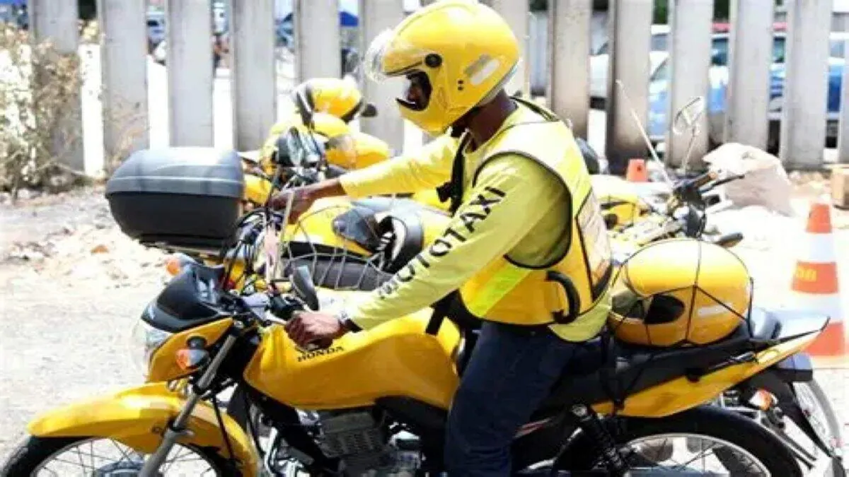 Treinamento de 20 horas a cada 2 anos será obrigatório para mototáxis e motofretes