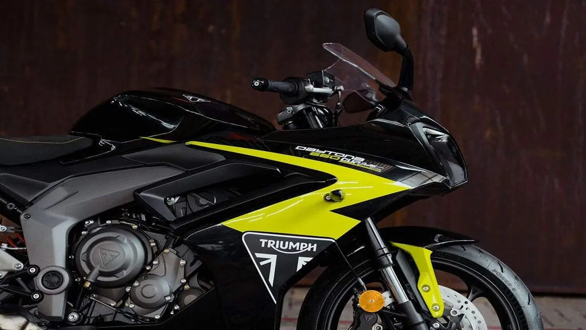 Triumph Daytona 660 apresenta versão especial inspirada nas corridas