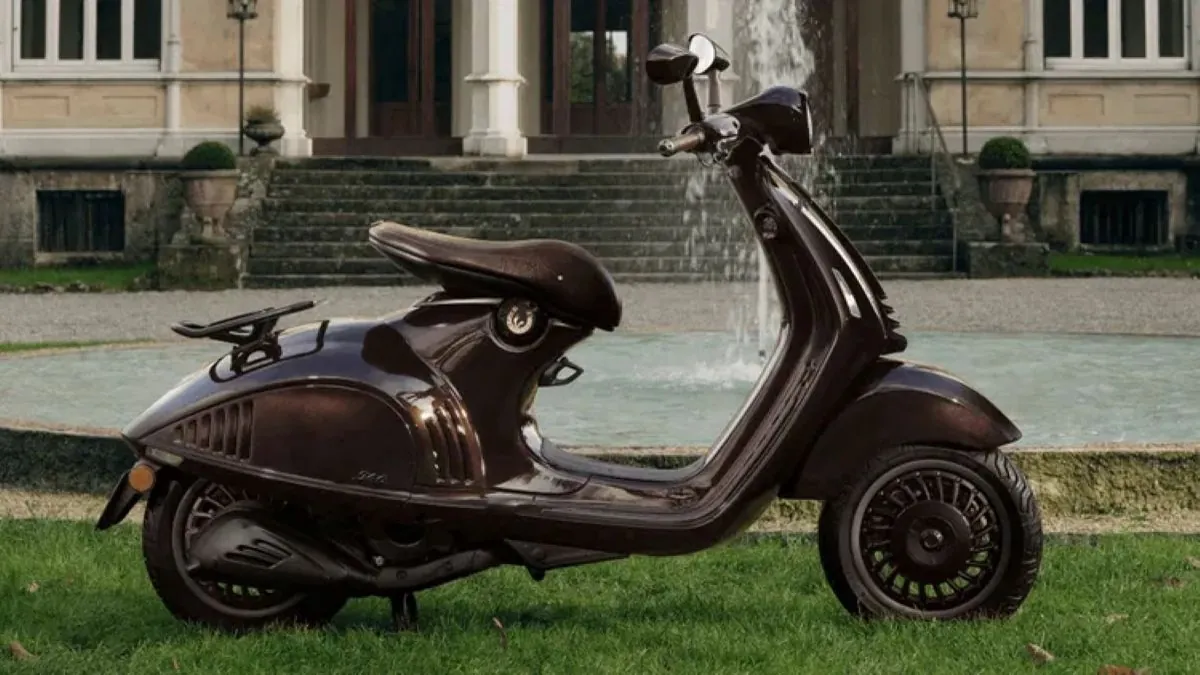 Vespa 946 Horse 2026: elegância em ouro e couro zodiacal