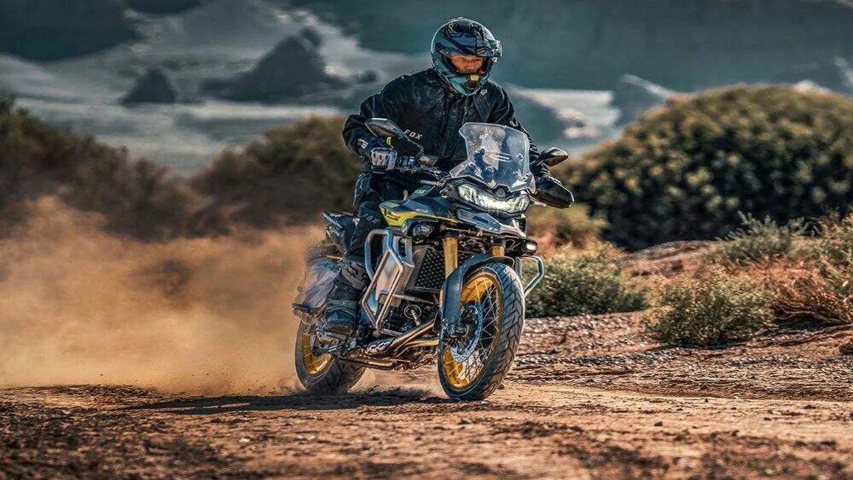 Voge revela suas primeiras motocicletas no Brasil: DS900X e SR4 Max
