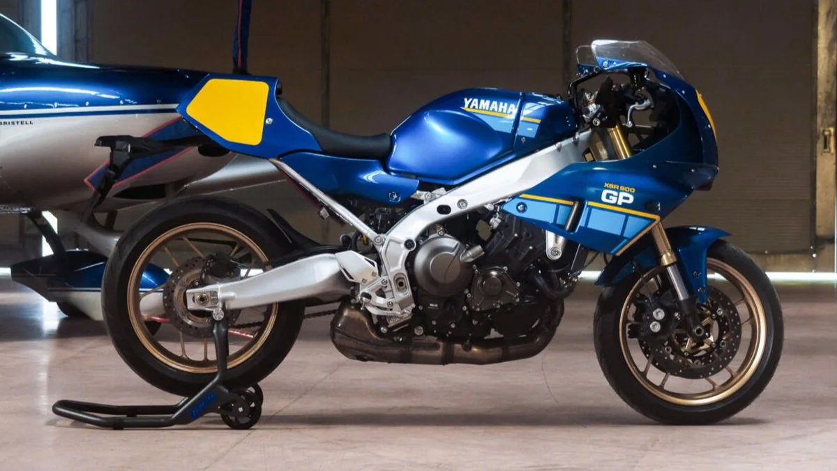 Yamaha homenageia Sarron com XSR900 GP 2027