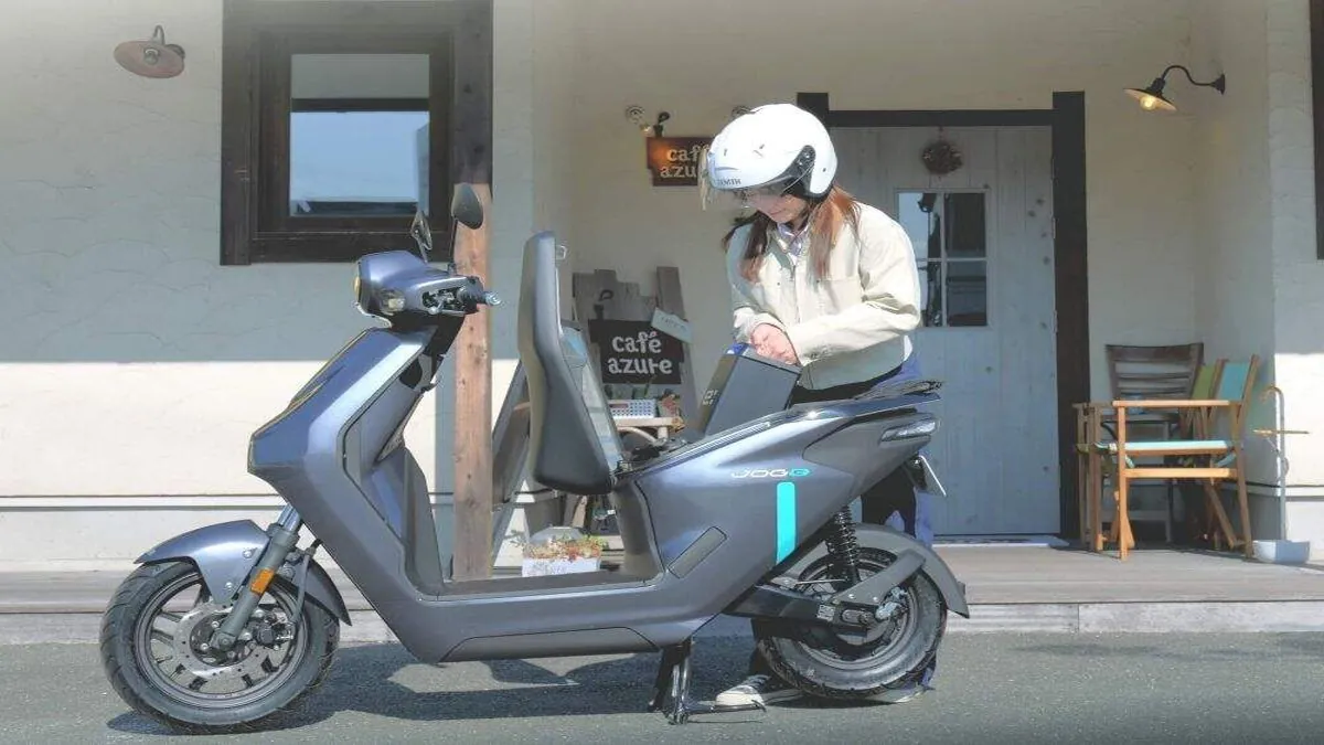 Yamaha lança scooter elétrica urbana equipada com baterias Honda