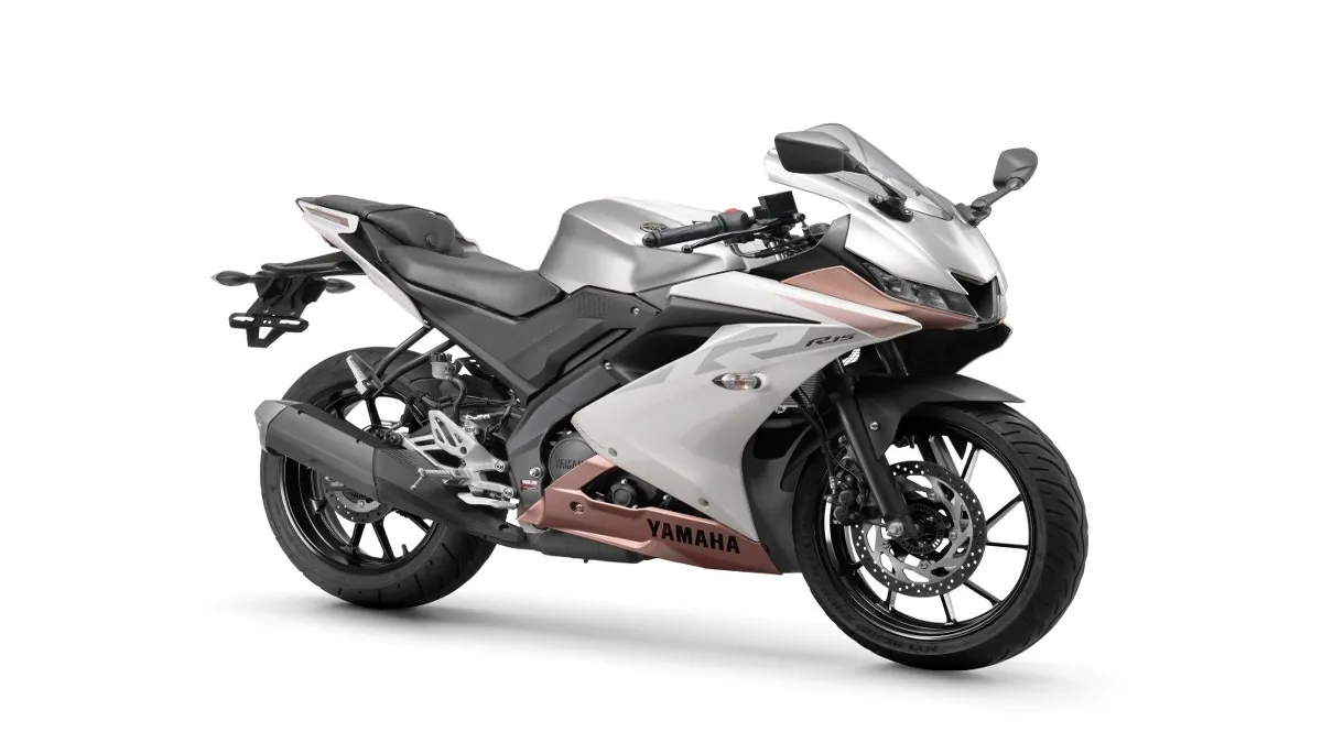 Yamaha R15 ABS 2026: nova cor R-White traz esportividade intensa